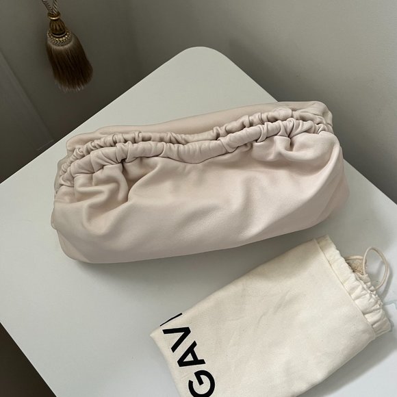 Mansur Gavriel Cloud Clutch, large size in light beige colour (NWOT) - Picture 3 of 16